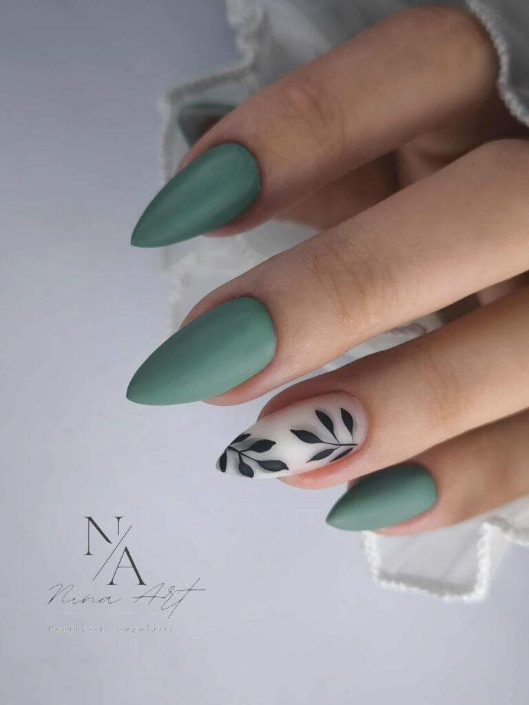 Le salon Manucure vert mat avec motif feuillage à Toul – Nina Art